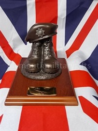 Irish Guards Presentation Boot & Beret Figure Mahogany base